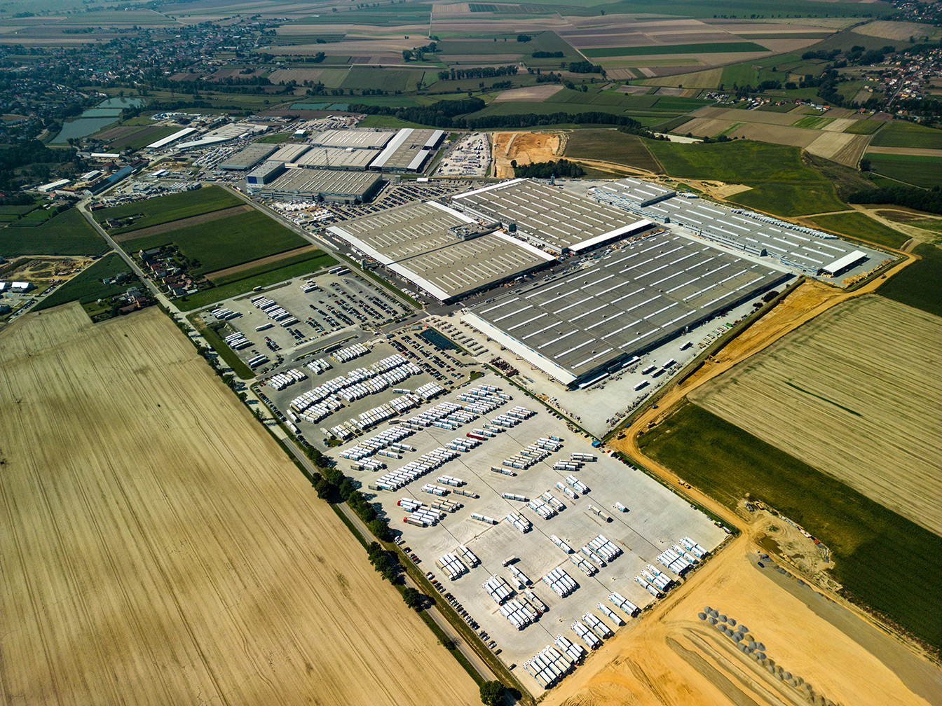 Luchtfoto van de moderne productielocatie van onze Europese productiepartner